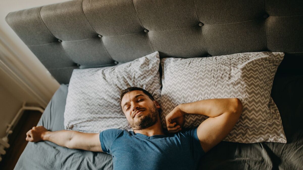 bebidas con magnesio, magnesio para dormir, remedios naturales insomnio, bebidas relajantes nocturnas, mejorar calidad del sueño, alimentos ricos en magnesio, sueño profundo natural, ansiedad y sueño, bebidas saludables noche, cómo dormir mejor naturalmente,